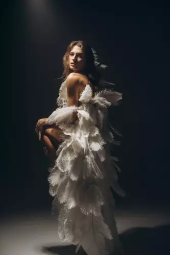 Сукня з пір'я Біла