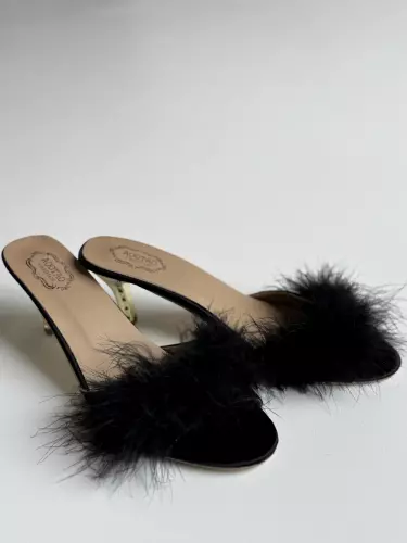 Босоніжки з пір'ям