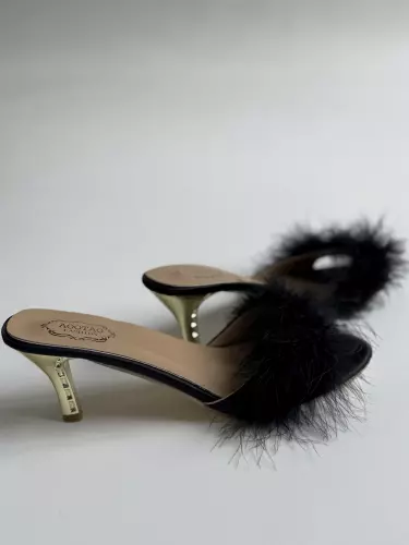 Босоніжки з пір'ям